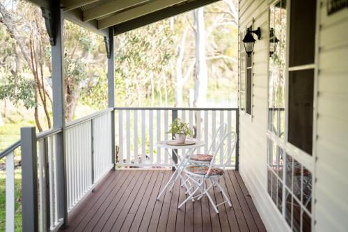 Granite Gardens Cottages & Lake Retreat in Thorndale