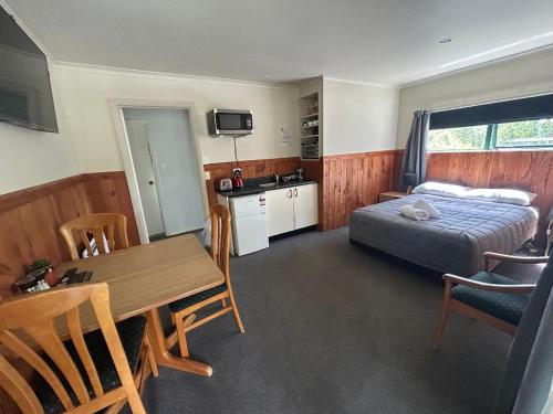 2 double beds, 1 twin bed