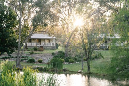 Granite Gardens Cottages & Lake Retreat - Tenterfield