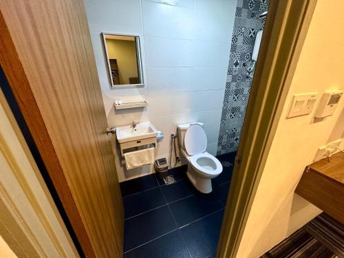 room detail thumbnail 2