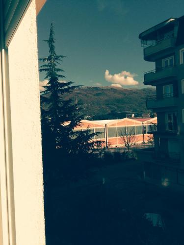 A szálláshely kívülről, Toshe in Leskajca