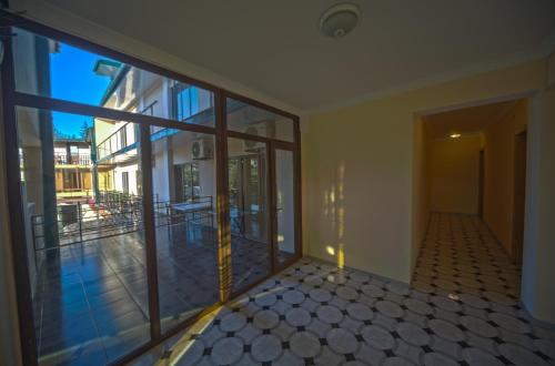 陽台/露台, Hotel Nikala in 茨卡爾圖博