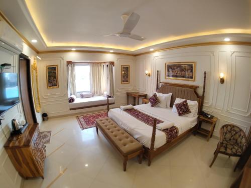 room detail thumbnail 1