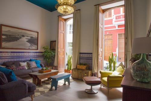 Aminta Home