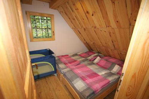 2 bedrooms, 5 beds