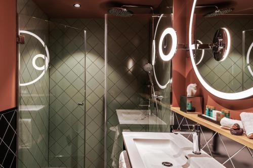 room detail thumbnail 2