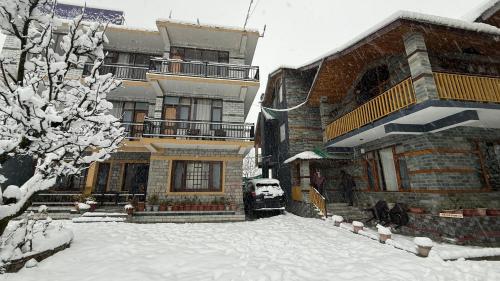 The Northwood Cottages Manali, Boutique Mountain Retreat - Manali