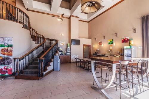 Quality Inn & Suites Owasso US-169 - image 11