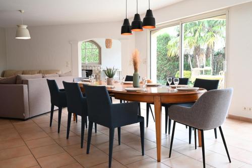 設施, 282 - au petit baigneur in 沙朗