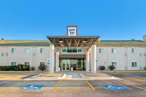 A szálláshely kívülről, Park Inn by Radisson, Grand Island I-80 in Grand Island-sziget (Nebraska)