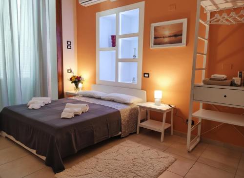 1 king bed, 1 twin bed