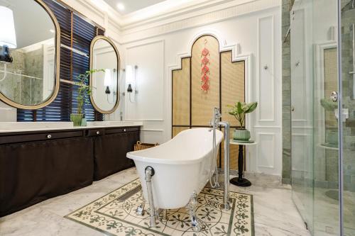 room detail thumbnail 2