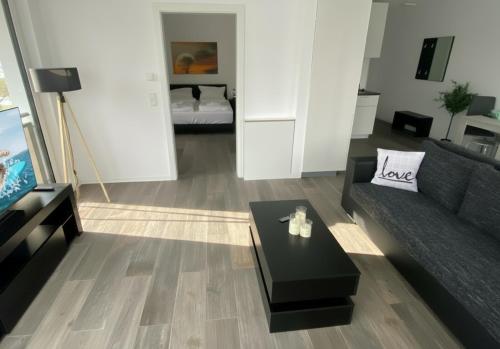 Bright City Apartment with Balcony & Parking – APOLONIAliving in Karlsruhe, Deutschland