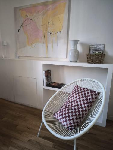 10 Min from the center - historic building - studio apartment