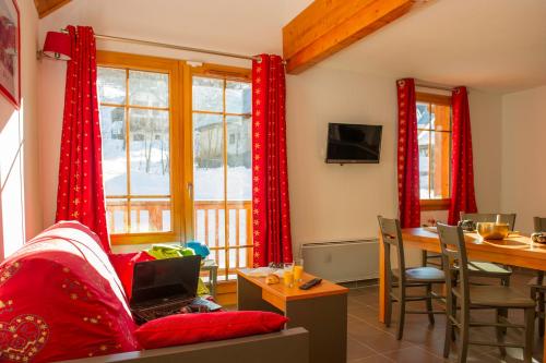 Balcony/terrace, Goelia Les Chalets de Belledonne in Saint Colomban Des Villards