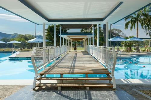 Swimming pool, Marriott Maracay Golf Resort in Maracay