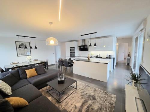 Le Convivial in 昂比伊