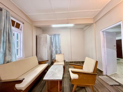 Budget Friendly 2BHK apt in the Heart of Shillong in Iewduh