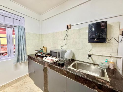 Budget Friendly 2BHK apt in the Heart of Shillong in Iewduh