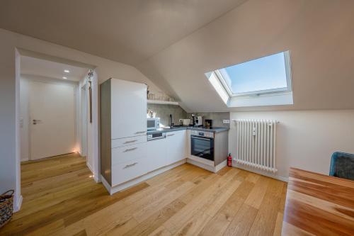 2 Ferienwohnungen in Aufhausen - die Sternengucker-Wohnung im 5-Seen-Land in 伯格