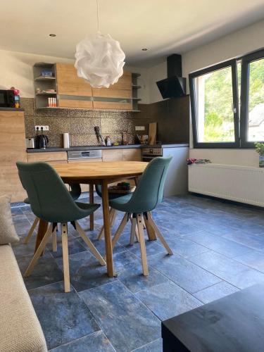 virtuve, Relaxen am Waldesrand Fewo 2 in Ahrbruck