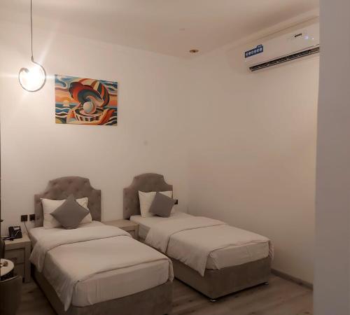 2 twin beds