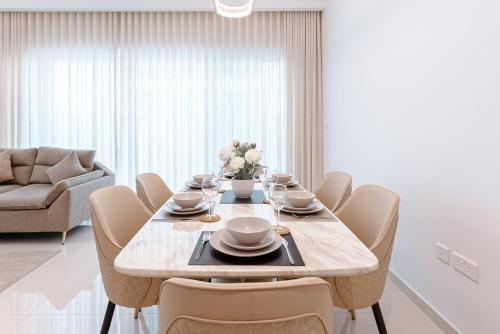 ALiving Modern 3BR Townhouse I Family-Friendly I DAMAC Hills 2 in مدينة زايد
