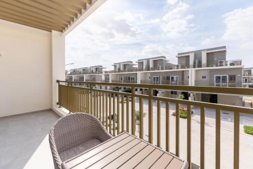 ALiving Modern 3BR Townhouse I Family-Friendly I DAMAC Hills 2 in مدينة زايد