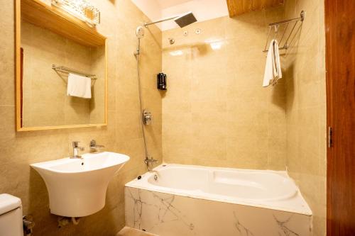 room detail thumbnail 2