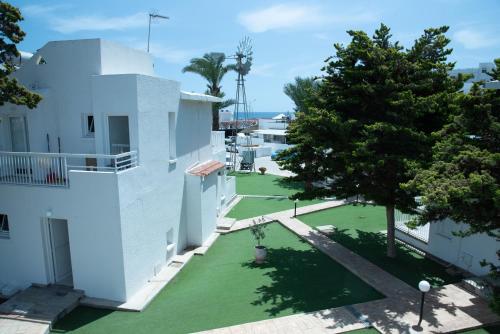 Flisvos Beach Apartments - image 8