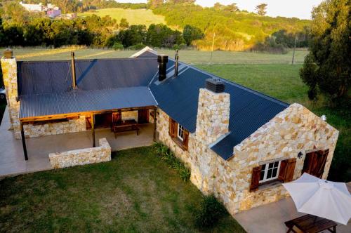 Casa OMA - Casa a dos cuadras del mar en Chapadmalal zona Cruz del Sur para 5 PAX con parrilla - Hola Sur