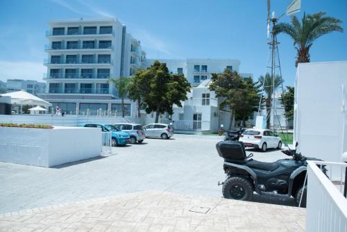Flisvos Beach Apartments - image 13