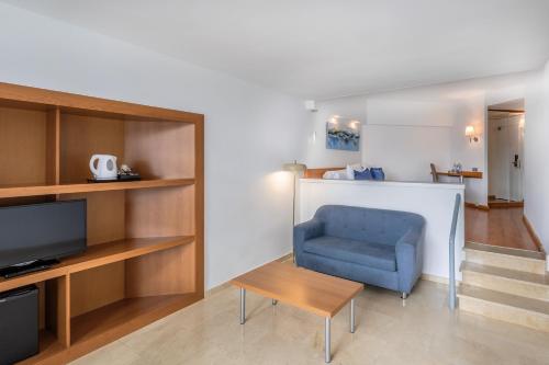 2 twin beds