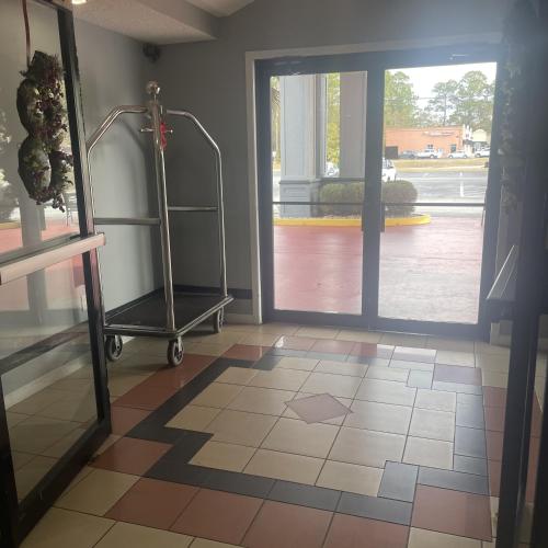 大厅, Red Roof Inn & Suites Hinesville in 翰斯维尔(GA)