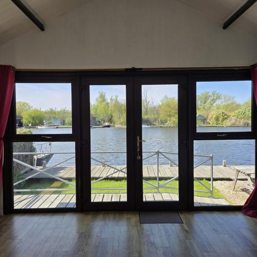 Skats, Yare View Riverside Norfolk Broads in Brundall