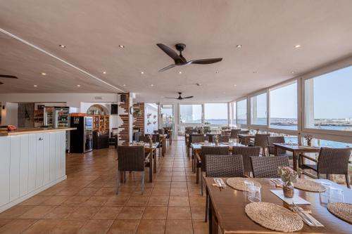 Restauracja, Apartamentos Blancala in Menorca
