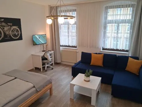 Geräumige Stadtwohnung mit Balkon in Zwickau, Deutschland