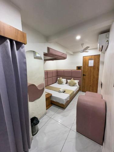 Hotel Skyland – Ahmedabad, TN