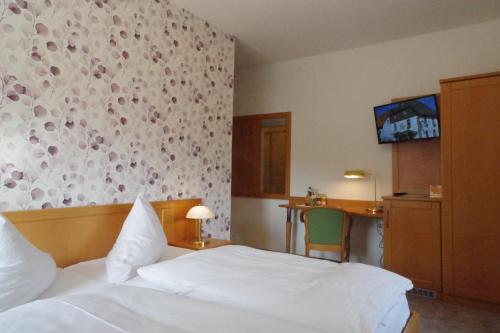 Land-gut-Hotel Räuber Lippoldskrug - image 8