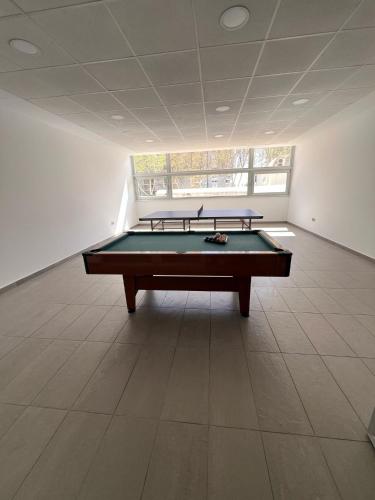 Coblanca 41-spectacular views-gym-heated pool-sauna-jacuzzi-wifi-3 minutes walk from the sear - image 2