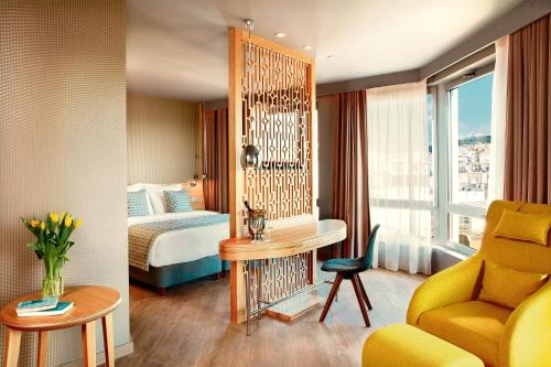 room detail thumbnail 1