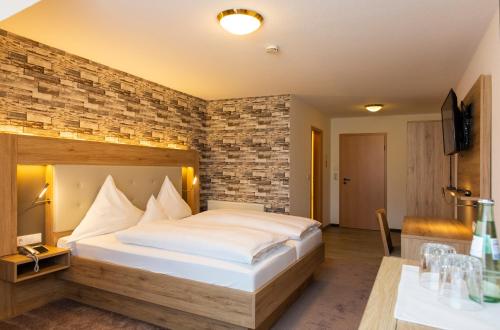 Land-gut-Hotel Räuber Lippoldskrug - image 9