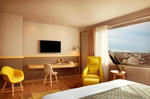 room detail thumbnail 2