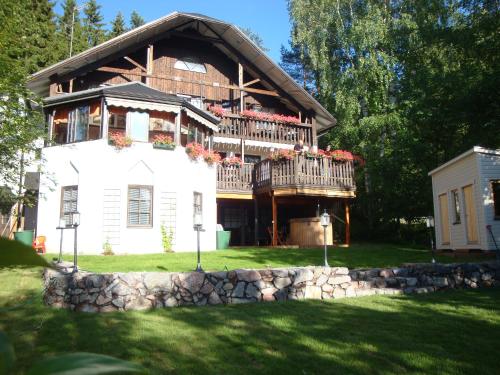 Cronin's Guesthouse Bed & Breakfast 2
