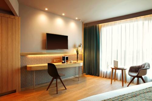 room detail thumbnail 2