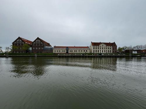 Hotel Oostereiland - Tap to explore photos