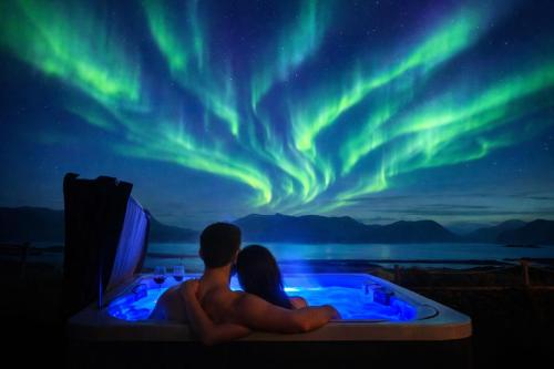 Aurora sea-view cabin with wifi,sauna, jaccuzi – khách sạn tại Tromso Suburbs