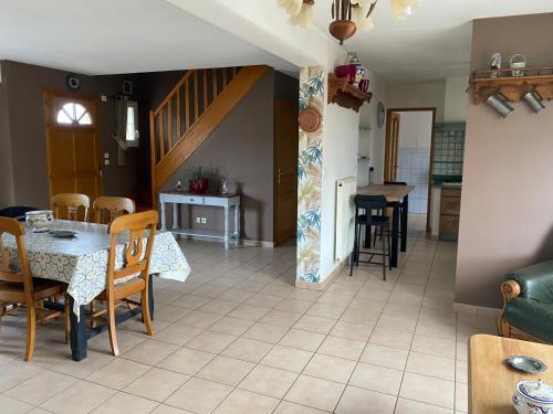 Gîte cozy pour 8 personnes à la campagne dans le Ternois à Fiefs 62 (Gite cozy pour 8 personnes a la campagne dans le Ternois a Fiefs 62) in Fiefs