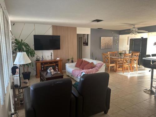 Hermosas habitaciones in Pembroke Pines