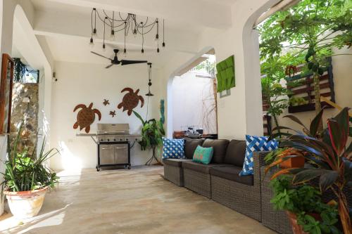 Beachside One bedroom Apt steps from prime beach generator parking included - image 7